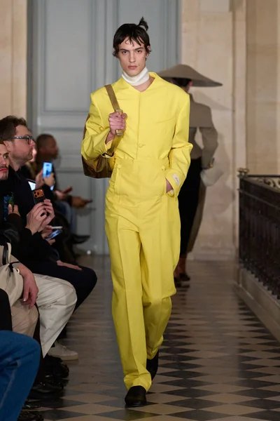 Look 11